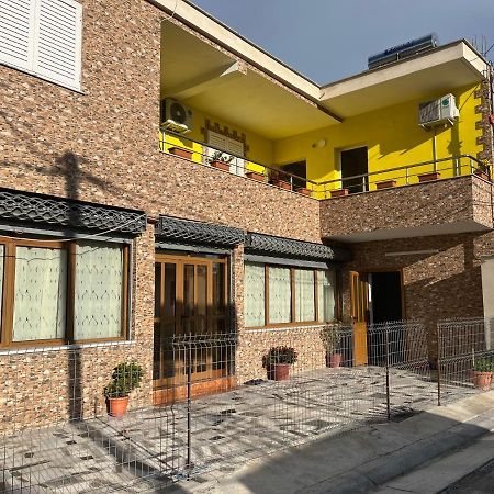 Guesthouse Kristi & Mari Вльора Екстер'єр фото